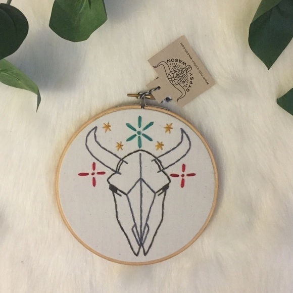 Gypsy Wagon Cow Skull Embroidered Hoop NWT - Picture 1 of 5